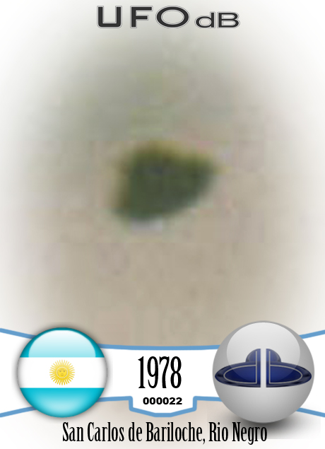 Grey UFO picture taken in a cloudy sky in San Carlos de Bariloche UFO CARD Number 22